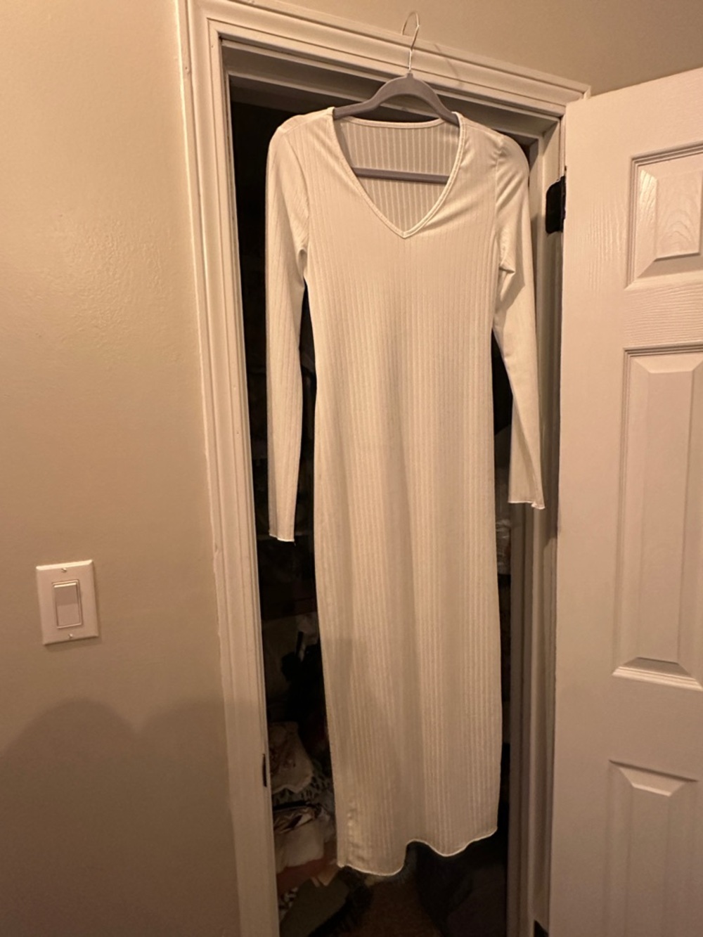 Long Sleeve V-Neck Ribbed Maxi Dress - White size S
